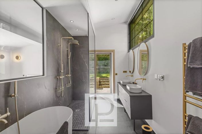 Image No.19-5 Bed House for sale