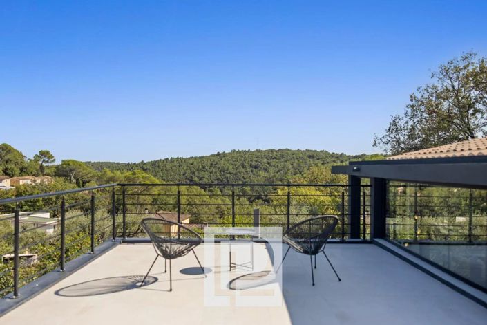 Image No.24-5 Bed House for sale