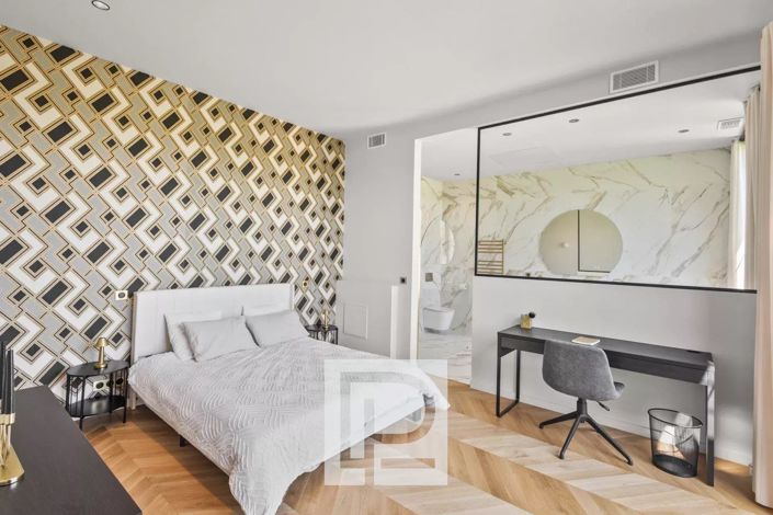 Image No.30-5 Bed House for sale