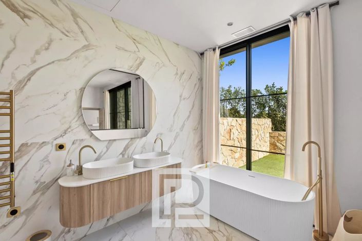 Image No.31-5 Bed House for sale