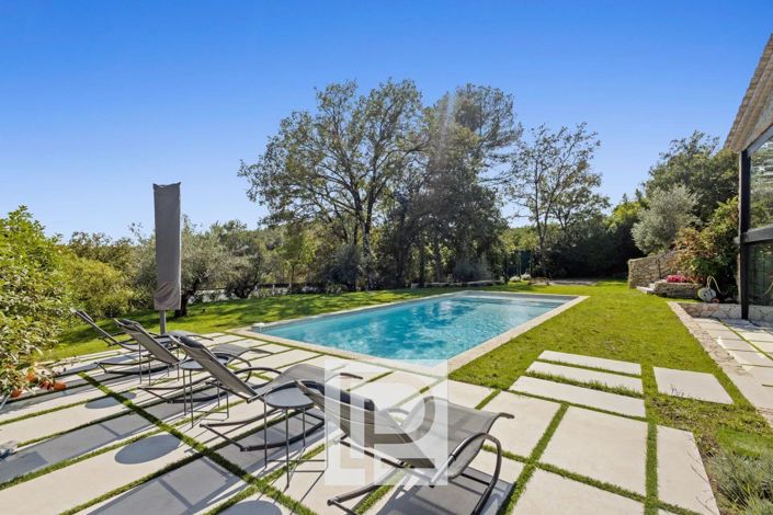 Image No.32-5 Bed House for sale