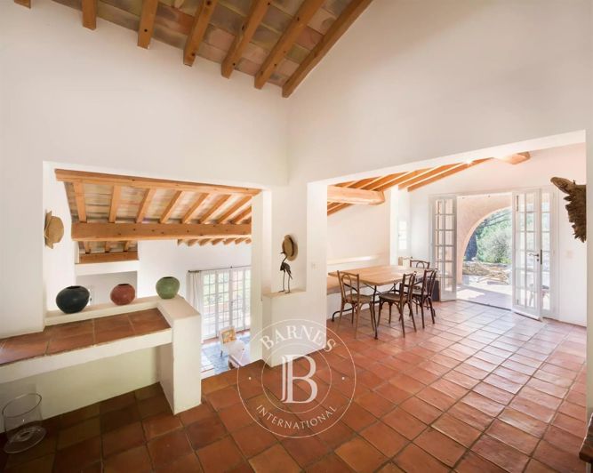 Image No.4-5 Bed House for sale