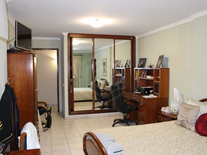 Image No.18-4 Bed House for sale