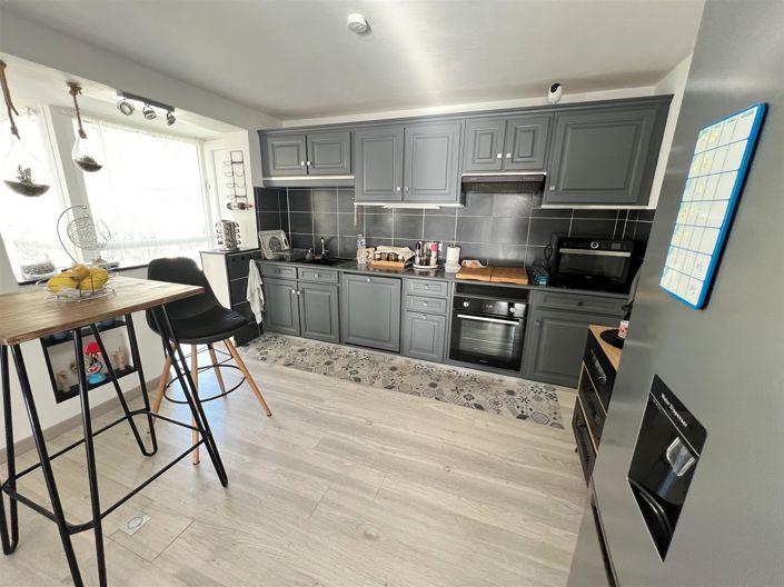 Image No.9-3 Bed House for sale