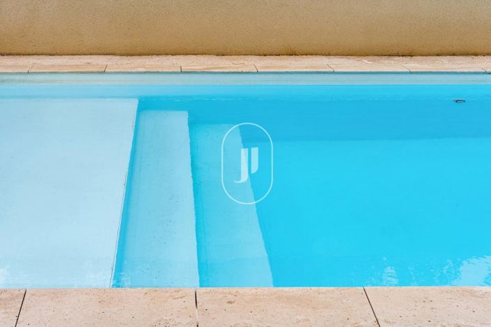 Image No.14-6 Bed House for sale