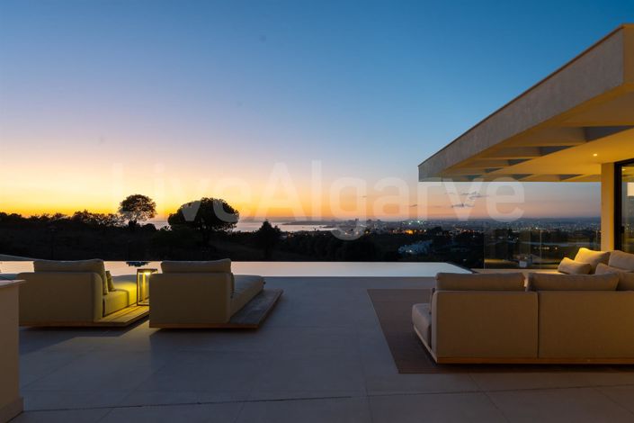 Image No.10-5 Bed House for sale