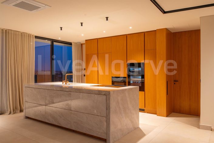 Image No.22-5 Bed House for sale