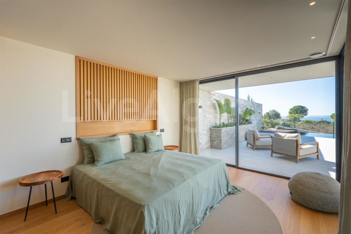 Image No.35-5 Bed House for sale