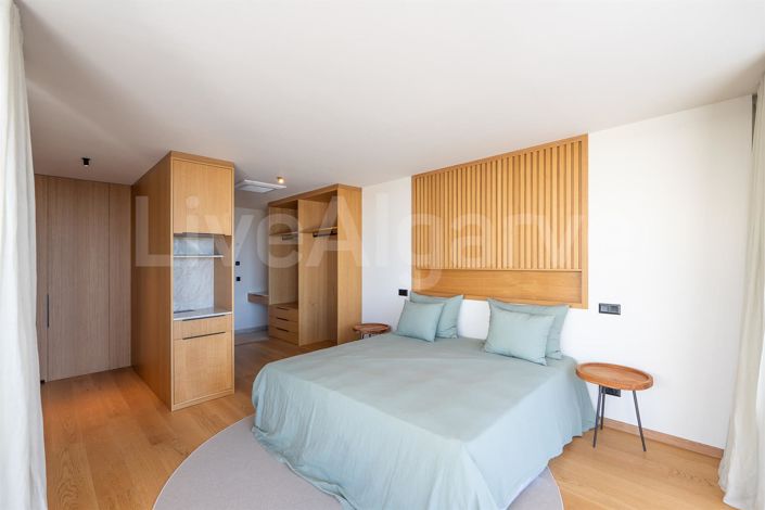 Image No.36-5 Bed House for sale