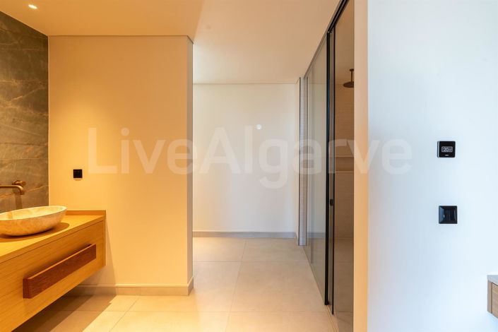 Image No.37-5 Bed House for sale