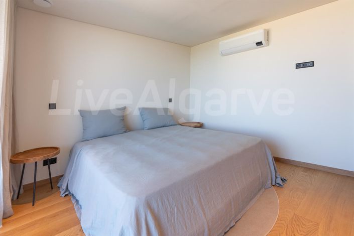 Image No.50-5 Bed House for sale