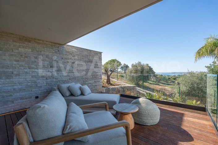 Image No.55-5 Bed House for sale