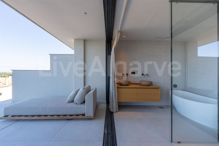 Image No.57-5 Bed House for sale