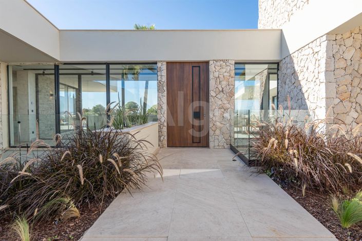 Image No.6-5 Bed House for sale