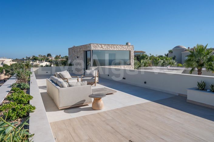 Image No.64-5 Bed House for sale