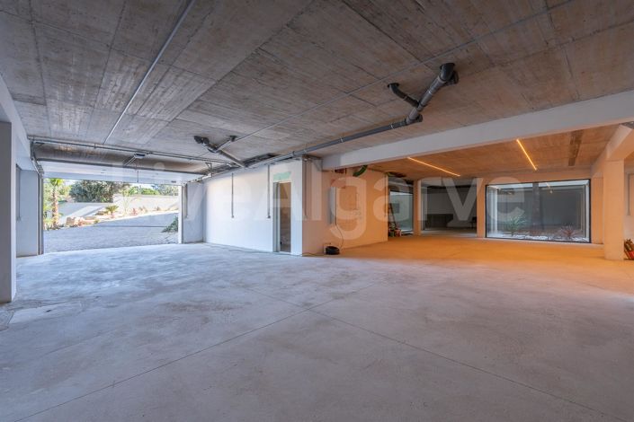 Image No.65-5 Bed House for sale