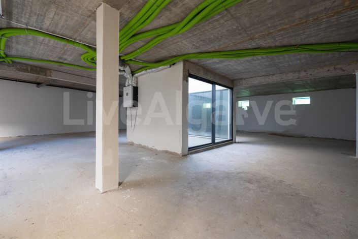 Image No.68-5 Bed House for sale