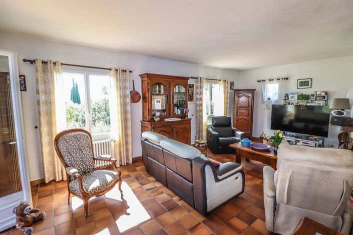 Image No.12-5 Bed House for sale