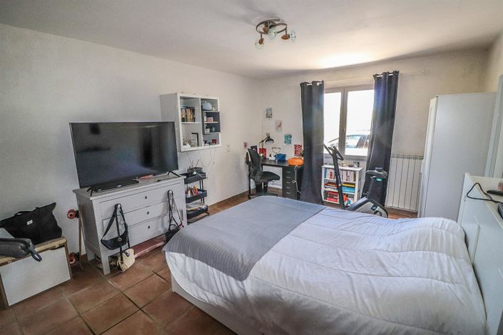 Image No.17-5 Bed House for sale