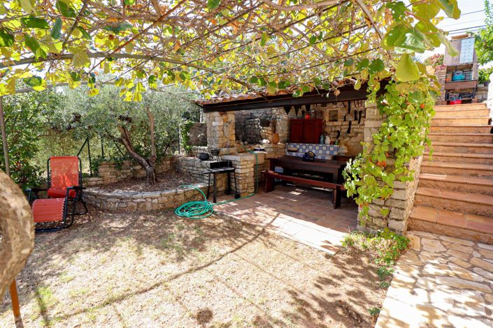 Image No.9-5 Bed House for sale