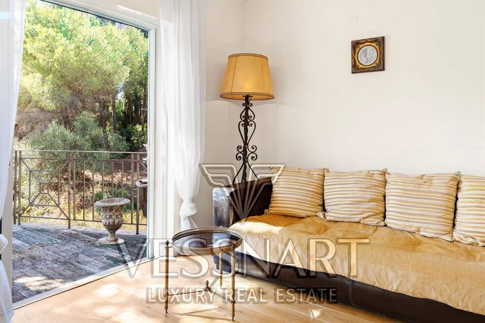 Image No.10-5 Bed House for sale