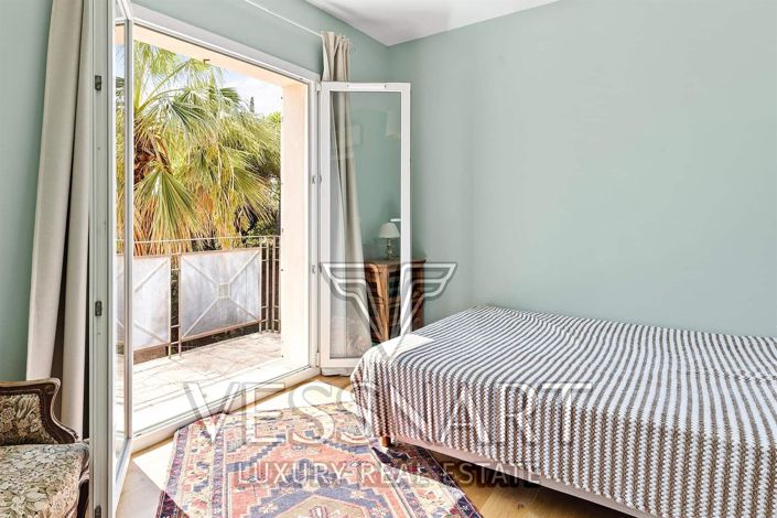 Image No.16-5 Bed House for sale