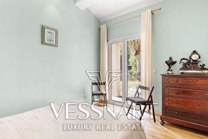 Image No.18-5 Bed House for sale