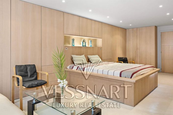 Image No.21-5 Bed House for sale