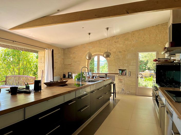 Image No.16-6 Bed House for sale