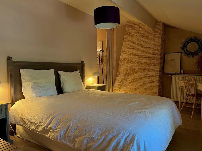 Image No.9-6 Bed House for sale