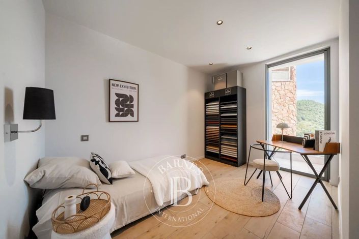 Image No.9-3 Bed Apartment for sale