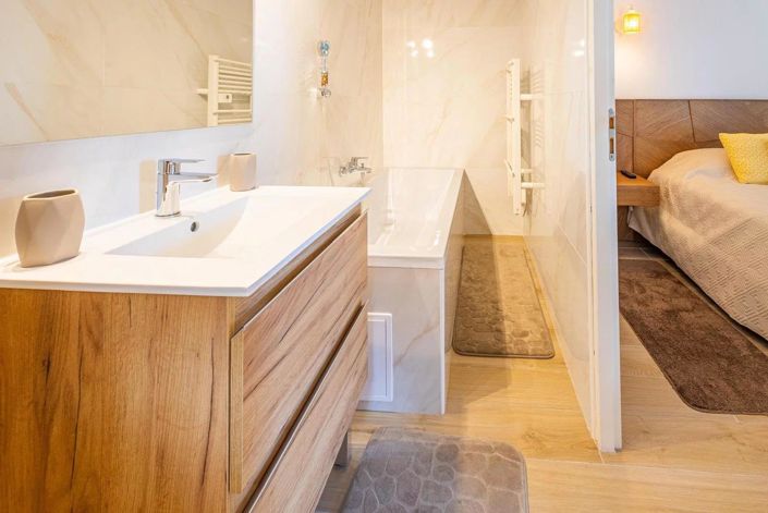 Image No.15-5 Bed House for sale