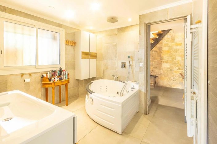 Image No.16-5 Bed House for sale