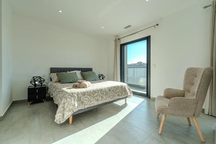 Image No.7-4 Bed House for sale