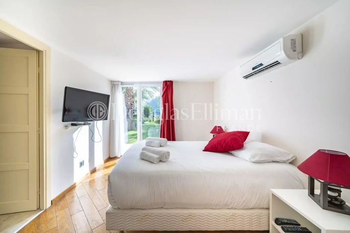 Image No.16-7 Bed House for sale