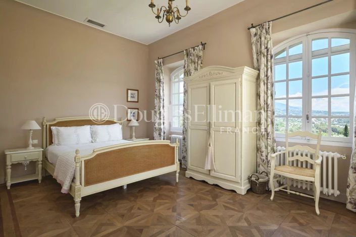 Image No.10-7 Bed House for sale