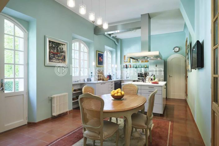 Image No.8-7 Bed House for sale