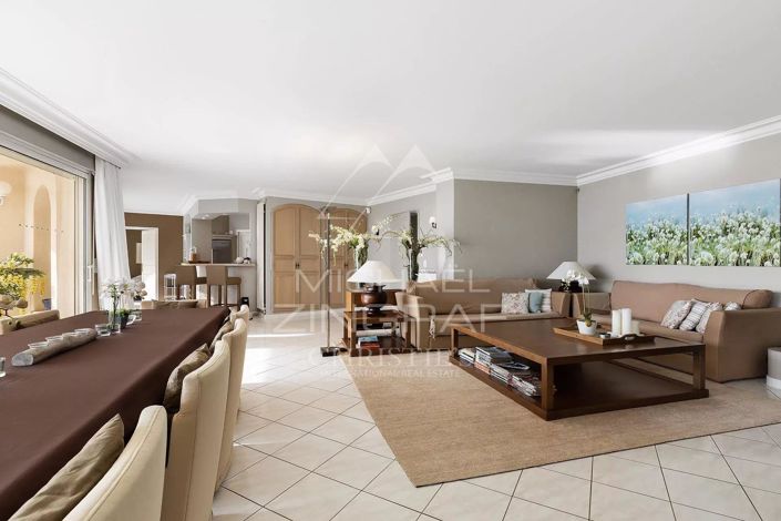 Image No.5-5 Bed House for sale