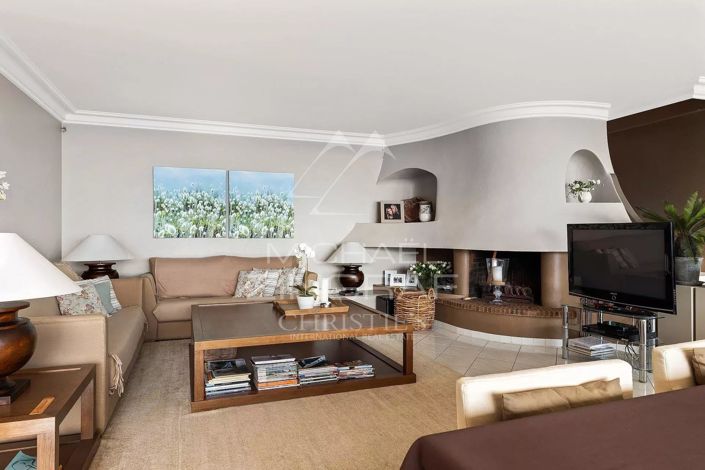 Image No.6-5 Bed House for sale