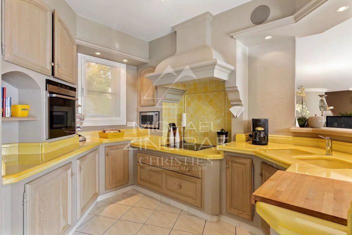 Image No.7-5 Bed House for sale