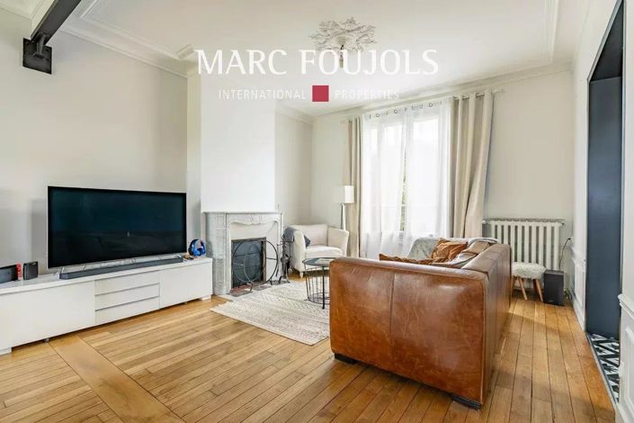 Image No.8-6 Bed House for sale