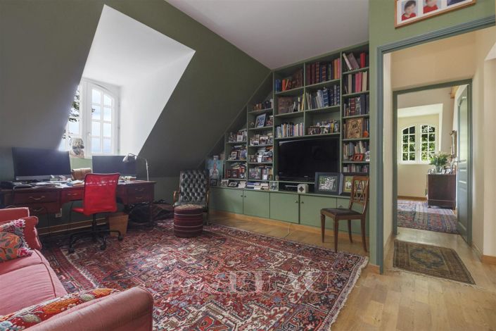 Image No.27-5 Bed House for sale