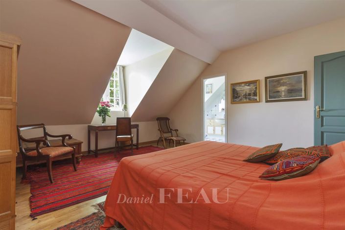 Image No.30-5 Bed House for sale