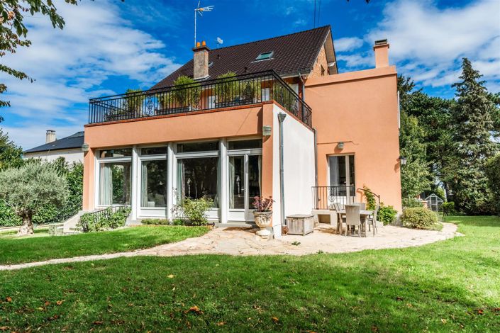 Image No.1-7 Bed House for sale