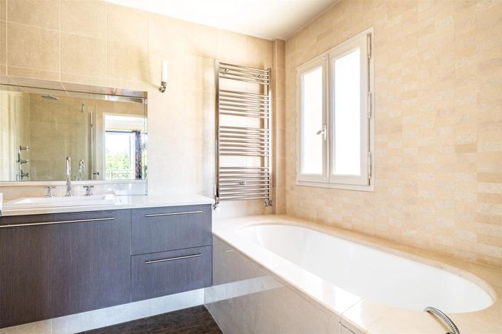 Image No.16-7 Bed House for sale