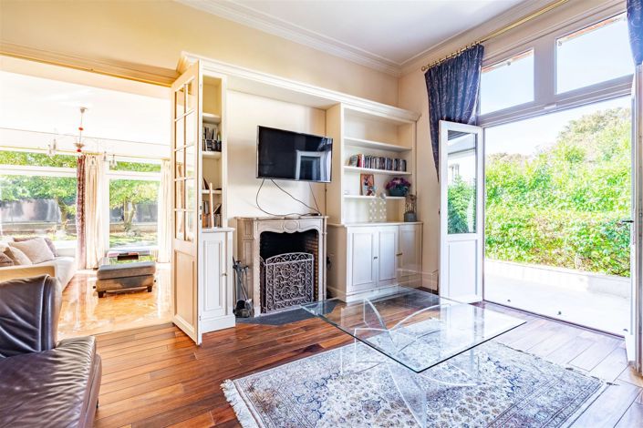 Image No.7-7 Bed House for sale