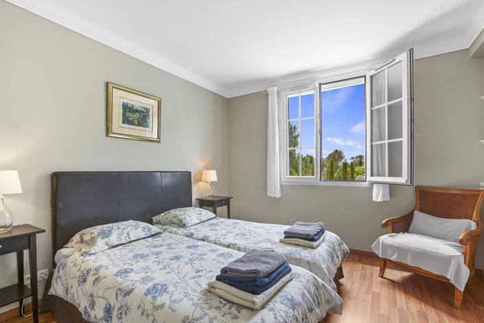 Image No.17-5 Bed House for sale