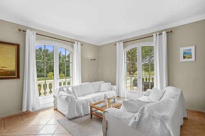 Image No.19-5 Bed House for sale