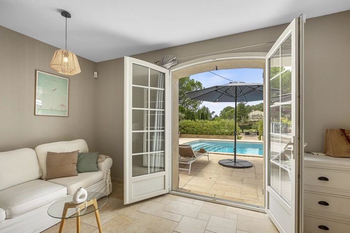 Image No.20-5 Bed House for sale