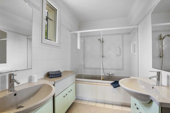 Image No.41-5 Bed House for sale